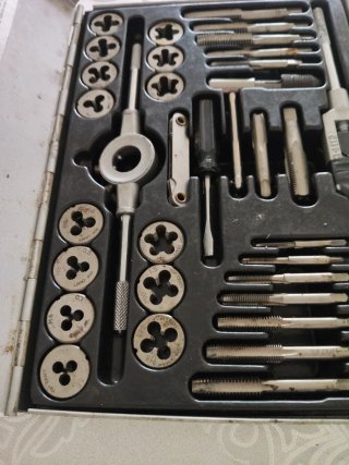 Set de cortar roscas 33 pzs. Métricas UNP BSP