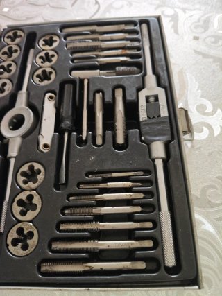 Set de cortar roscas 33 pzs. Métricas UNP BSP