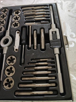 Set de cortar roscas 33 pzs. Métricas UNP BSP