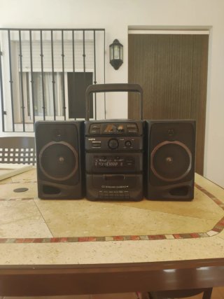 Radio CD Sanyo con Cassette (no funciona el CD)