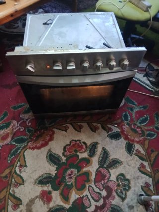 Horno de cocina plateado eléctrico