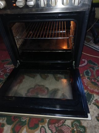 Horno de cocina plateado eléctrico