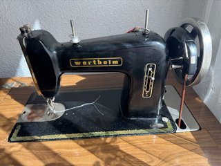 Máquina de coser Wertheim con mueble