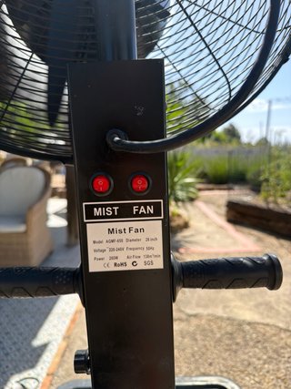 Ventilador de terraza con depósito de agua
