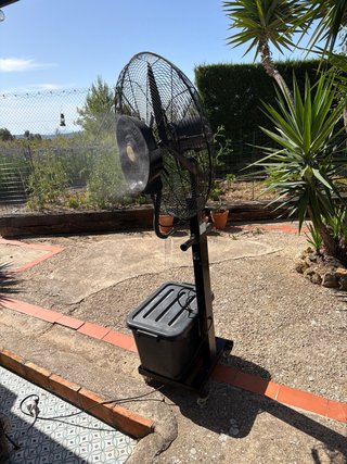 Ventilador de terraza con depósito de agua