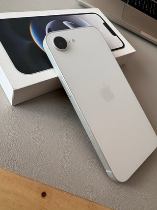 iPhone 16 128GB Blanco - Como Nuevo