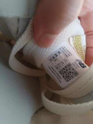 Zapatillas New Balance 327 Talla 36.5 A estrenar.