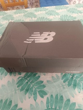 Zapatillas New Balance 327 Talla 36.5 A estrenar.