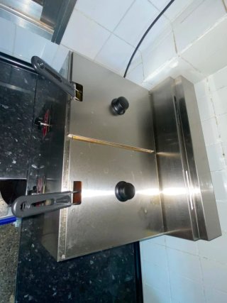 Congelatore verticale Svan e friggitrice