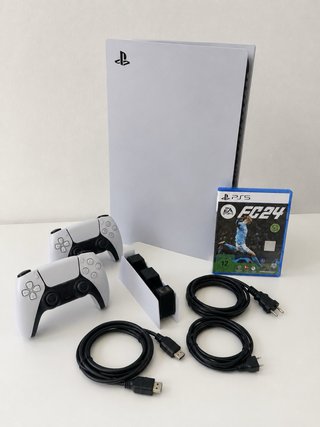 Consola PS5 con 2 mandos y FC24