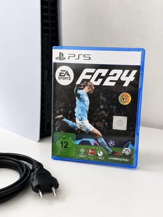 Consola PS5 con 2 mandos y FC24