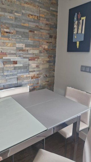 Mesa extensible y 4 sillas comedor