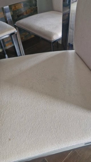 Mesa extensible y 4 sillas comedor