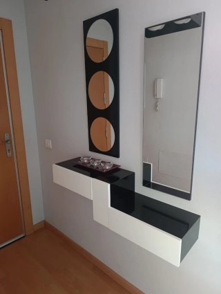 Recibidor moderno negro y blanco