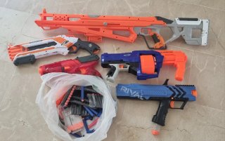 Lote Pistolas Nerf y Accesorios