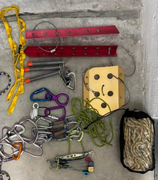 Material de escalada y montaña. No hago envios