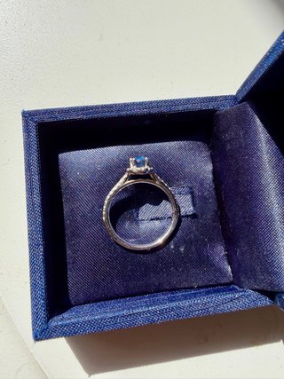 Anillo Oro 18K Zafiro Natural 0,62ct y Diamantes