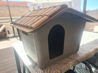Caseta exterior para perros/gatos. Tengo 2uds.