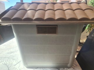 Caseta exterior para perros/gatos. Tengo 2uds.