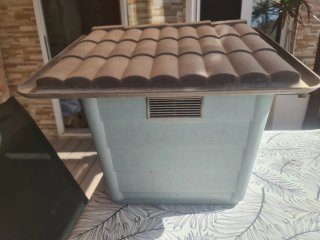 Caseta exterior para perros/gatos. Tengo 2uds.