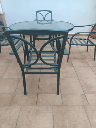 Mesa redonda cristal y 4 sillas jardín