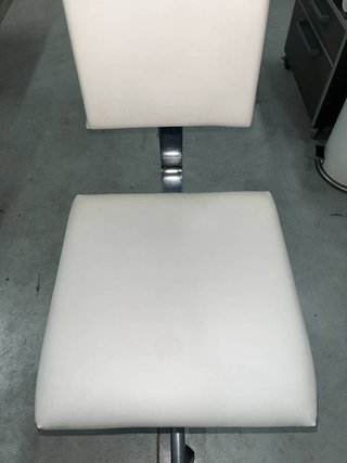 SILLA REGULABLE EN ALTURA