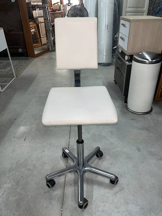 SILLA REGULABLE EN ALTURA