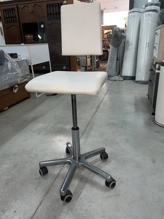 SILLA REGULABLE EN ALTURA