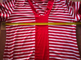 Camiseta de mujer a rayas rojas y blancas