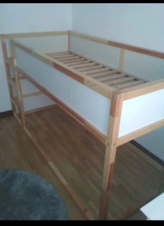 Cama alta reversible Ikea