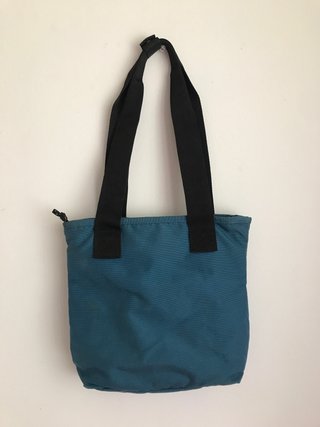 Bolso Eastpak azul y negro