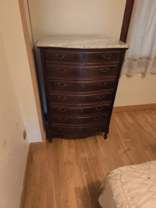 Cajonera de madera con tapa de mármol