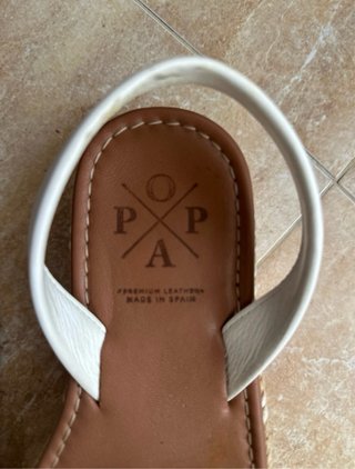 Sandalias POPA blancas y marrones