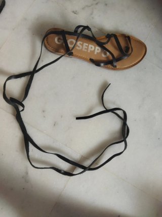 Sandalias romanas Gioseppo negras
