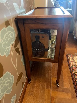 Mueble licorera madera y cristal