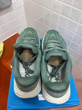 Hoka Clifton 10 Talla 42 Verde Oliva