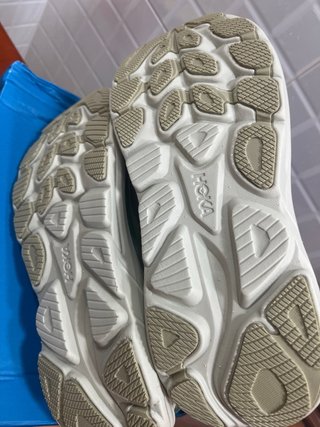 Hoka Clifton 10 Talla 42 Verde Oliva