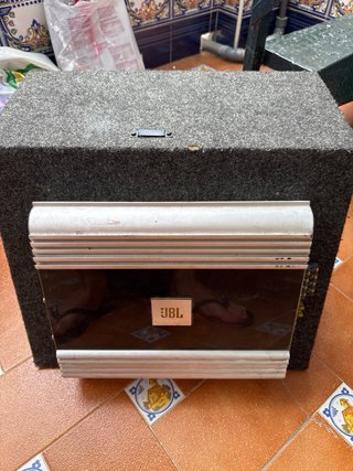 Subwoofer Magnat con etapa JBL