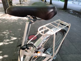 Bicicleta de paseo color crema