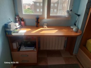 Habitación juvenil: litera, escritorio y armario