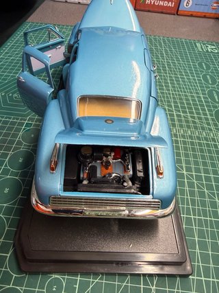 Maqueta Tucker Torpedo 1948 1:18