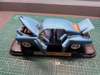 Maqueta Tucker Torpedo 1948 1:18