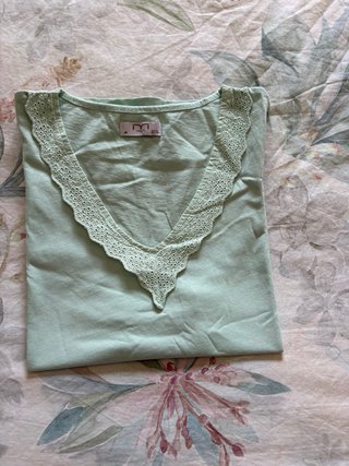 Camiseta verde verano con encaje