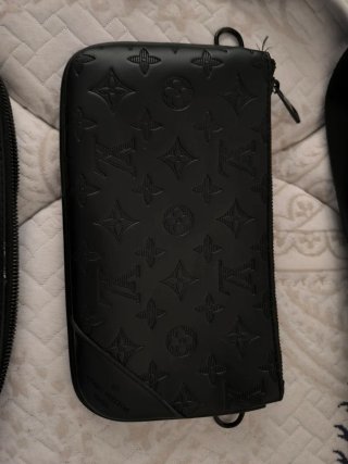 Bolso Louis Vuitton Negro con Monedero