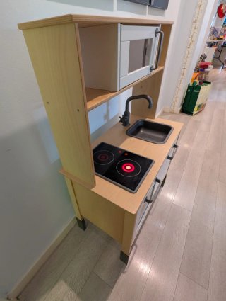 Cocina de juguete con accesorios