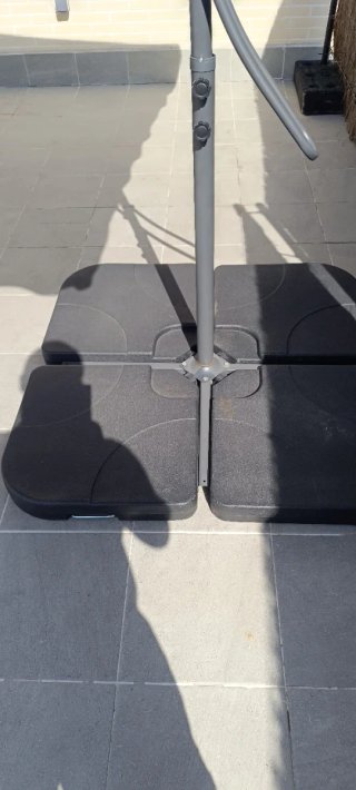 Sombrilla terraza gris con pesos