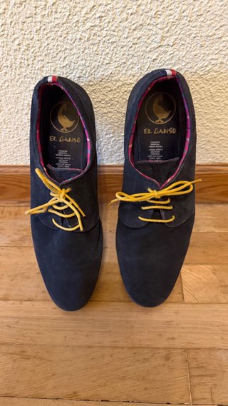 Zapatos El Ganso Azul Marino Cordones Amarillos.