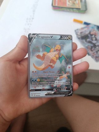 Carta Pokémon Dragonite V 192/203