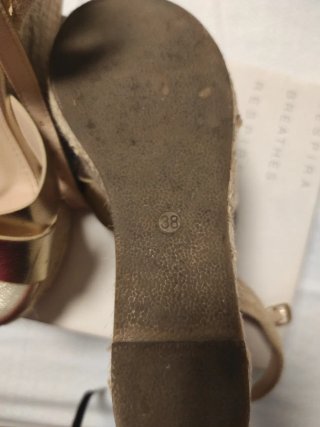 Sandalias Geox doradas cuña esparto