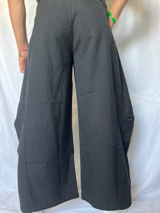 Pantalones negros anchos